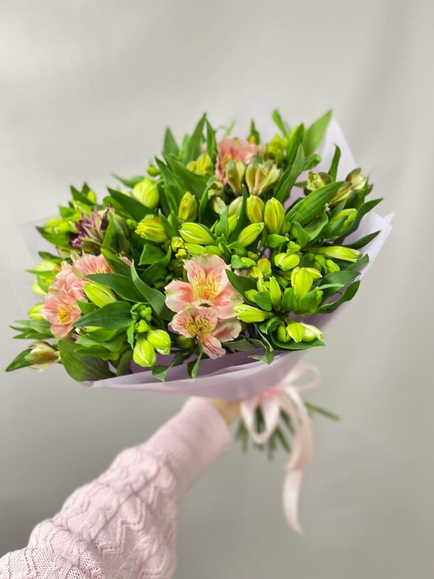 Букет из свежих альстромерий микс, артикул F1420631 - 2700 рублей, доставка по городу. Flawery - доставка цветов