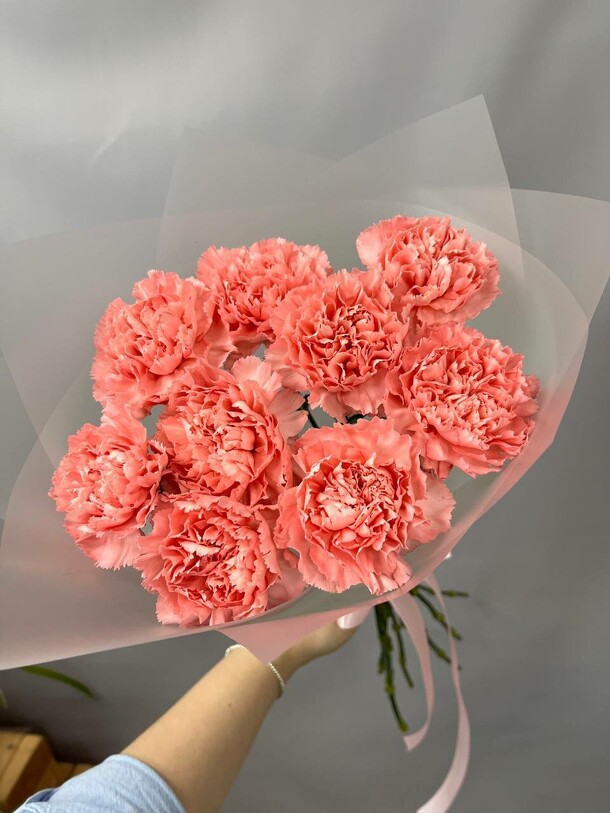 Букет "гвоздика", артикул F1420663 - 2700 рублей, доставка по городу. Flawery - доставка цветов