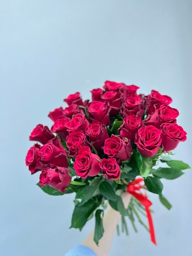 Букет из 25 красных роз, артикул F1420847 - 7500 рублей, доставка по городу. Flawery - доставка цветов