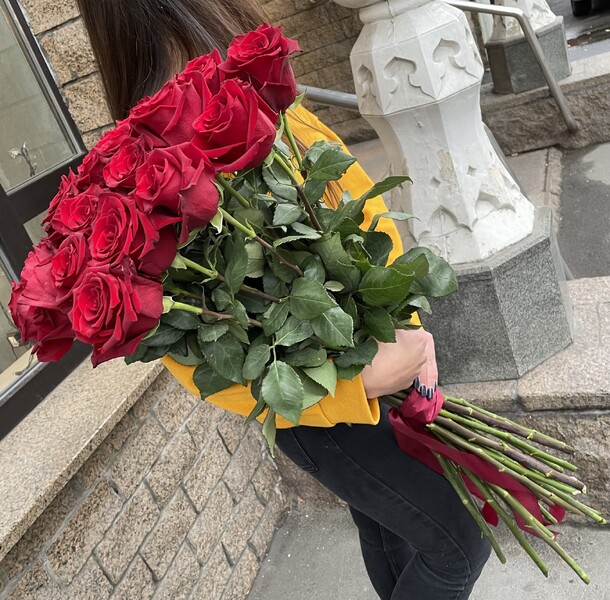 Метровые розы, артикул F1165266 - 9550 рублей, доставка по городу. Flawery - доставка цветов