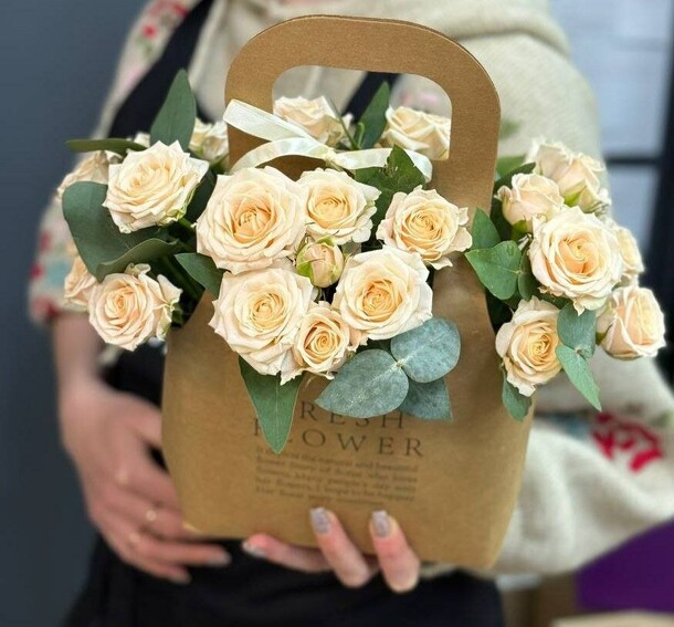 Сумочка с розой, артикул F1247823 - 2800 рублей, доставка по городу. Flawery - доставка цветов