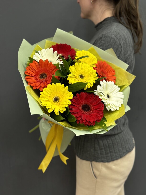 Букет из 9 гербер, артикул F1260692 - 2950 рублей, доставка по городу. Flawery - доставка цветов