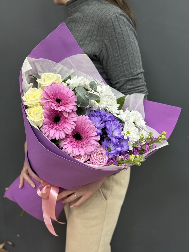 Сборный букет «ушки», артикул F1260695 - 4700 рублей, доставка по городу. Flawery - доставка цветов