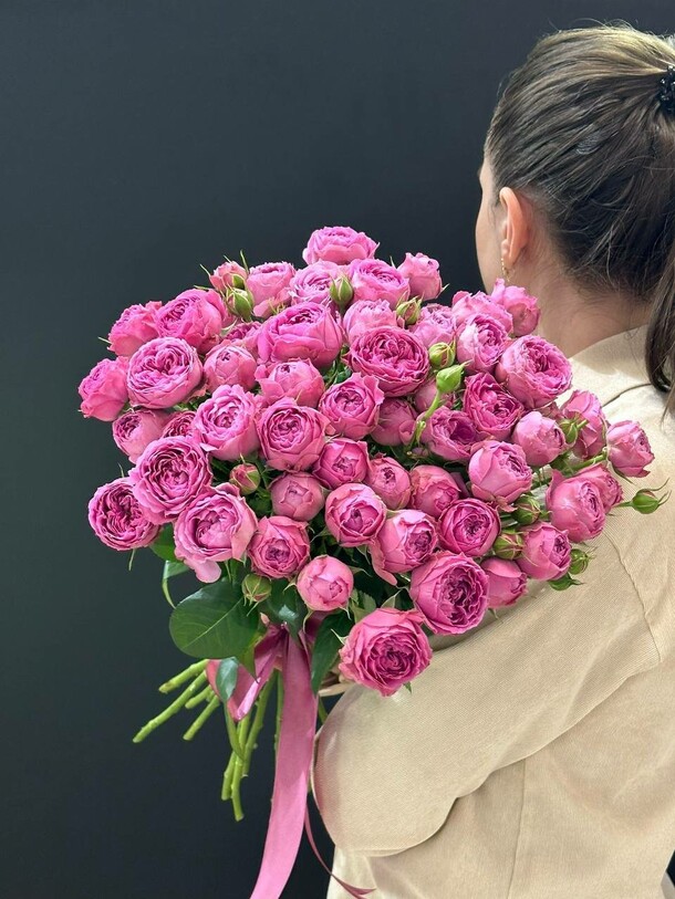 Мистик, букет из 13 кустовых пионовидных роз, артикул F1275015 - 8400 рублей, доставка по городу. Flawery - доставка цветов