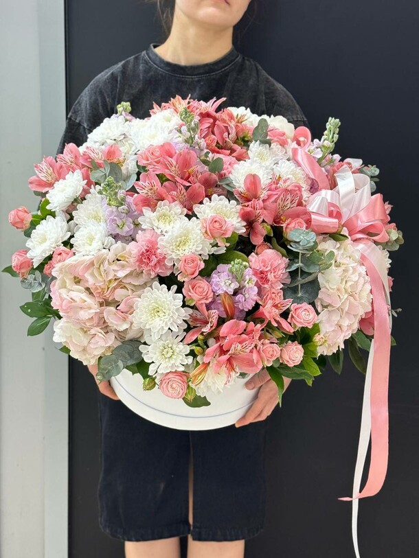 Композиция "очарование", артикул F1279909 - 25000 рублей, доставка по городу. Flawery - доставка цветов