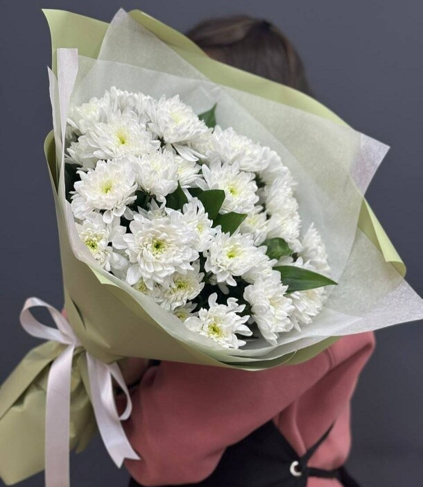 Букет из 5 хризантем "улыбка", артикул F1281370 - 2700 рублей, доставка по городу. Flawery - доставка цветов