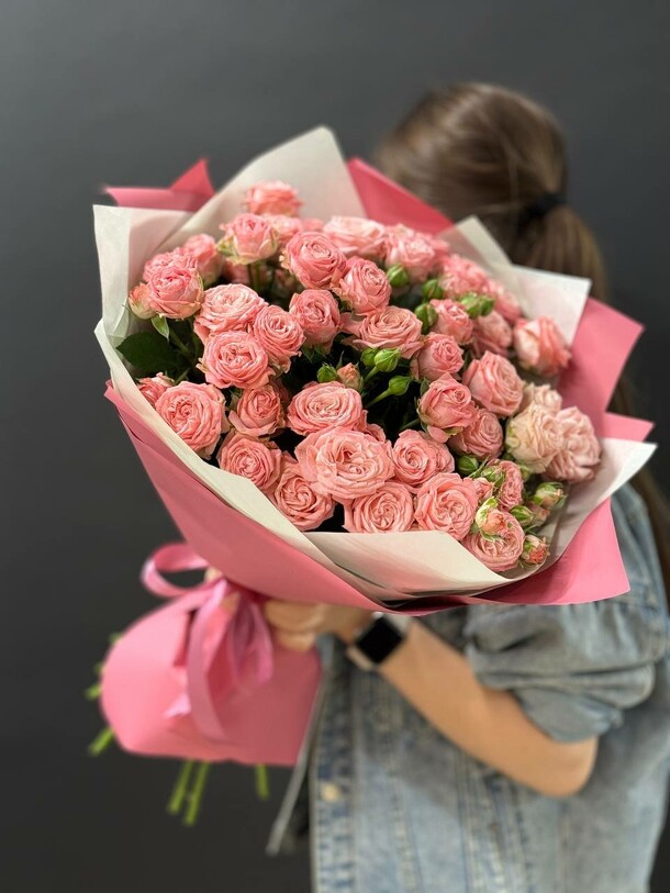 Букет из кустовых роз бомбастик, артикул F1319473 - 9000 рублей, доставка по городу. Flawery - доставка цветов