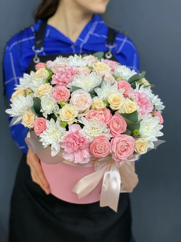 Шляпная коробка нежность, артикул F1319781 - 6300 рублей, доставка по городу. Flawery - доставка цветов