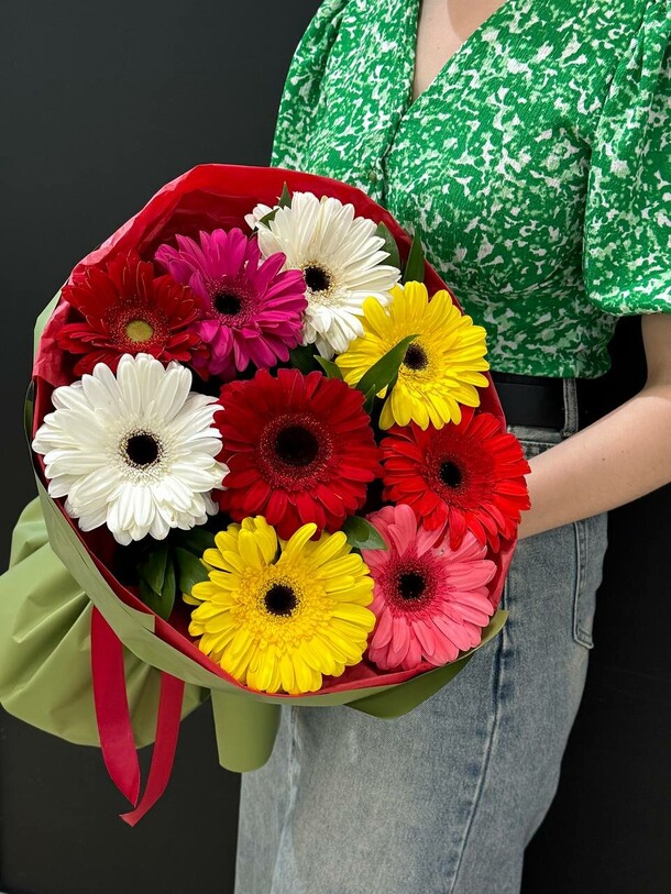 Букет из гербер, артикул F1319845 - 2850 рублей, доставка по городу. Flawery - доставка цветов