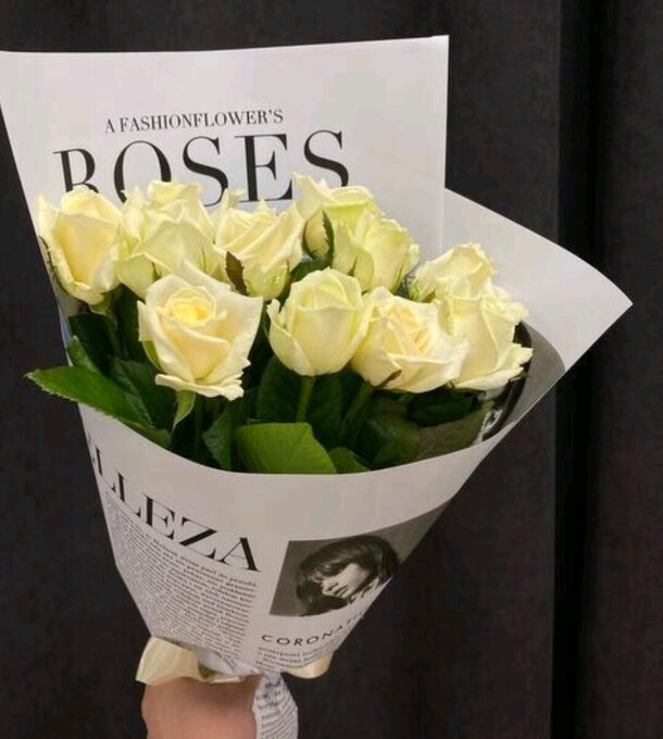 11 белых роз в оригинальном оформлении, артикул F1378157 - 2850 рублей, доставка по городу. Flawery - доставка цветов