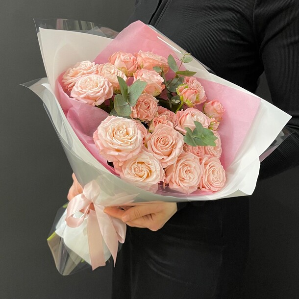 Монобукет из кустовых роз зефирка, артикул F1415739 - 4300 рублей, доставка по городу. Flawery - доставка цветов