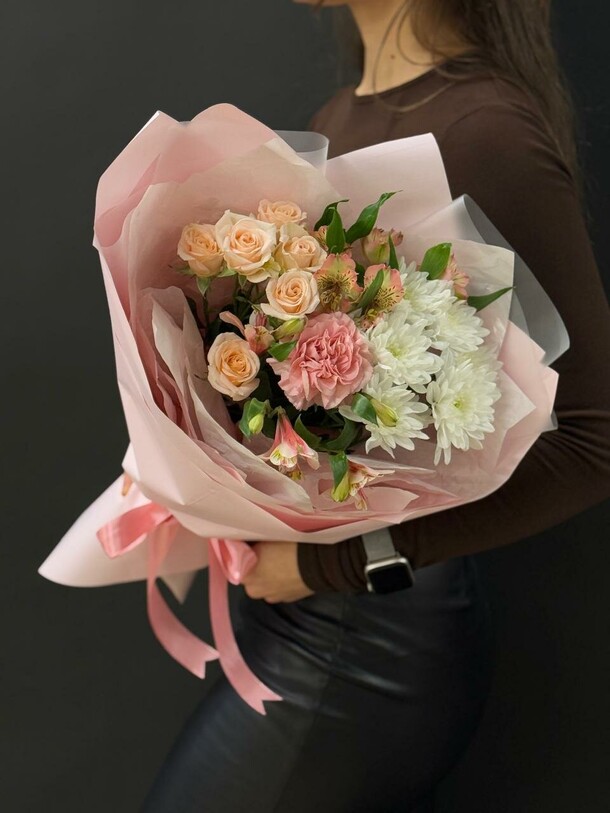 Авторский сборный мини букет комплимент, артикул F1483538 - 2600 рублей, доставка по городу. Flawery - доставка цветов