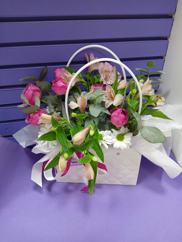 Композиция для любимой, артикул F1250439 - 6589 рублей, доставка по городу. Flawery - доставка цветов