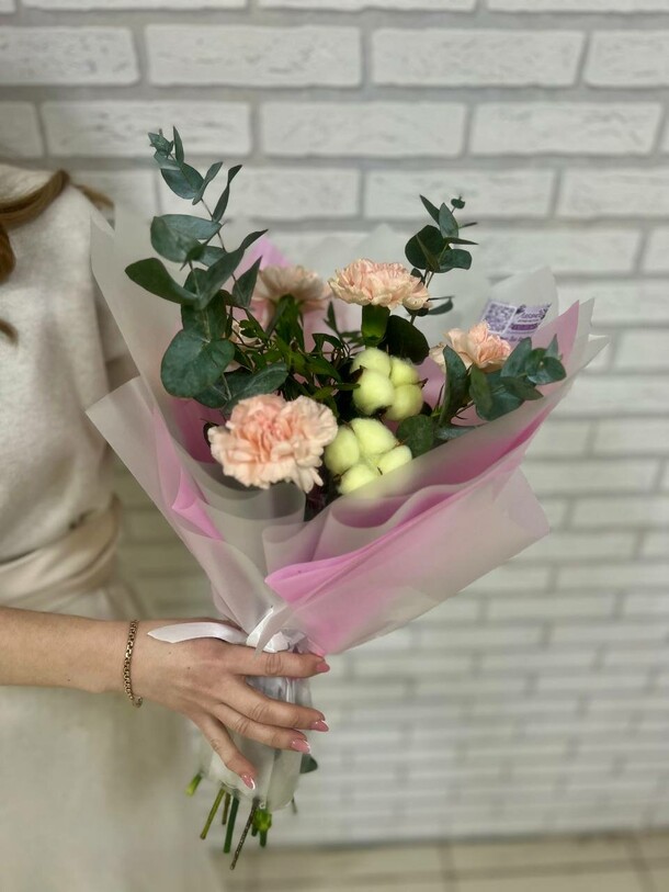 Букет "очарование", артикул F1255690 - 3661 рублей, доставка по городу. Flawery - доставка цветов