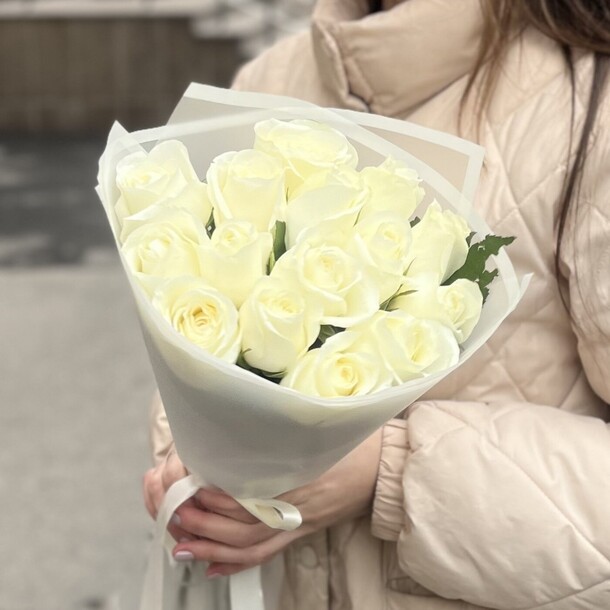 15 белых роз кения, артикул F1078378 - 3069 рублей, доставка по городу. Flawery - доставка цветов