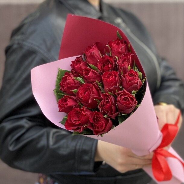 15 красных роз кения, артикул F1078379 - 3069 рублей, доставка по городу. Flawery - доставка цветов