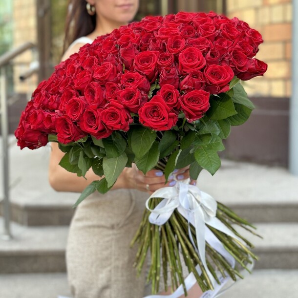 151 бордовая роза, артикул F1078383 - 31889 рублей, доставка по городу. Flawery - доставка цветов