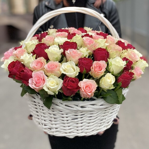 Корзина 101 нежная роза, артикул F1416610 - 20889 рублей, доставка по городу. Flawery - доставка цветов