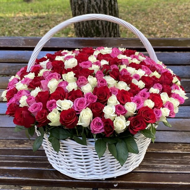 301 яркая роза в корзине, артикул F1416611 - 72589 рублей, доставка по городу. Flawery - доставка цветов