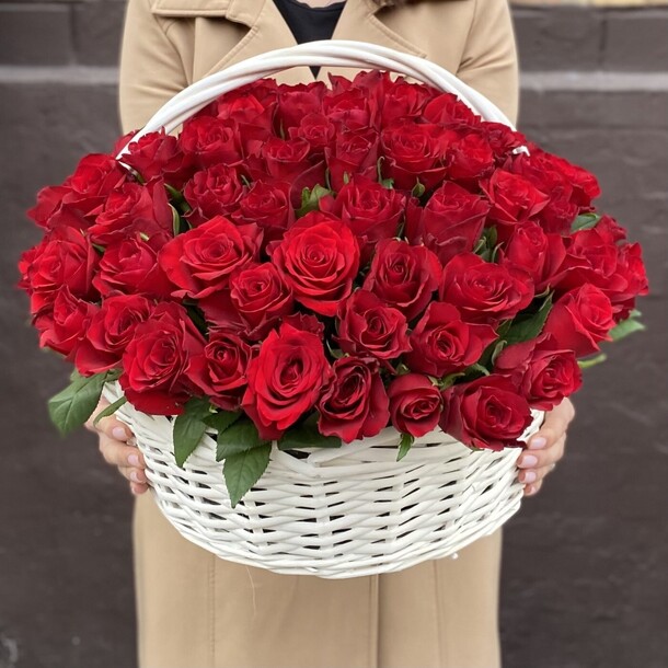 Корзина 101 красная роза, артикул F1416635 - 25289 рублей, доставка по городу. Flawery - доставка цветов