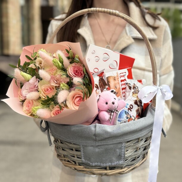 Детский набор в корзине "для принцессы", артикул F1417568 - 9889 рублей, доставка по городу. Flawery - доставка цветов