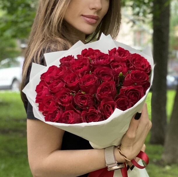 25 красных роз кения, артикул F1428918 - 5929 рублей, доставка по городу. Flawery - доставка цветов