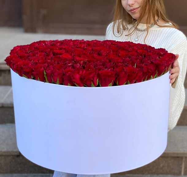 301 красная роза в коробке, артикул F1429017 - 61589 рублей, доставка по городу. Flawery - доставка цветов