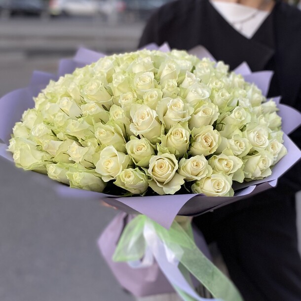 101 белая роза кения, артикул F1429668 - 18689 рублей, доставка по городу. Flawery - доставка цветов