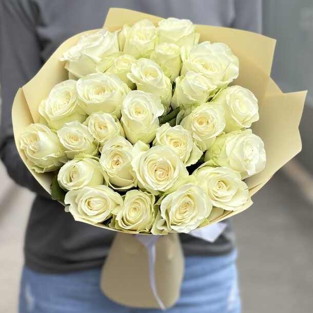 25 белых роз кения, артикул F1431790 - 5929 рублей, доставка по городу. Flawery - доставка цветов