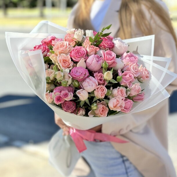 15 нежных кустовых роз, артикул F1432632 - 10109 рублей, доставка по городу. Flawery - доставка цветов