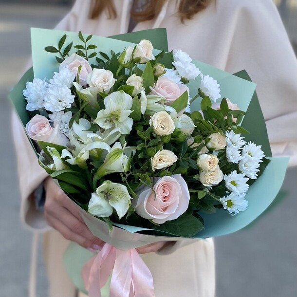 Сборный букет "мятная свежесть", артикул F1432852 - 4389 рублей, доставка по городу. Flawery - доставка цветов