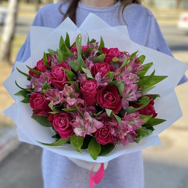 Сборный букет "малина", артикул F1432868 - 4169 рублей, доставка по городу. Flawery - доставка цветов