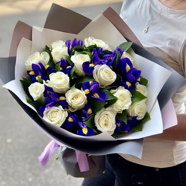 Сборный букет "небо в облаках", артикул F1432912 - 7689 рублей, доставка по городу. Flawery - доставка цветов