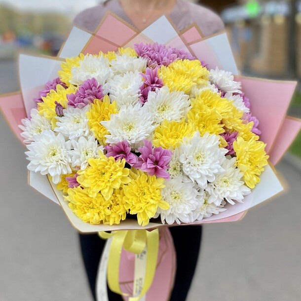 Букет хризантем "нежный бархат", артикул F24312 - 5709 рублей, доставка по городу. Flawery - доставка цветов
