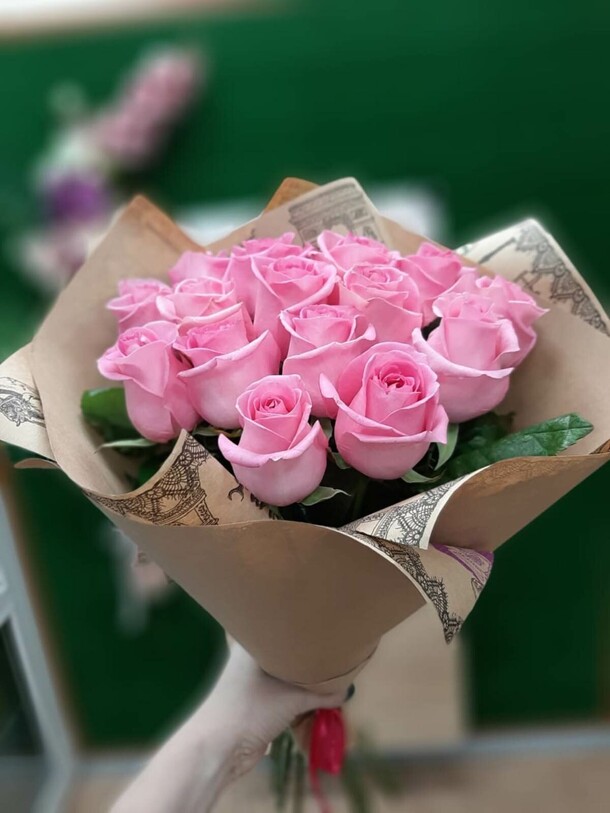 15 розовых роз россия, артикул F54784 - 3619 рублей, доставка по городу. Flawery - доставка цветов