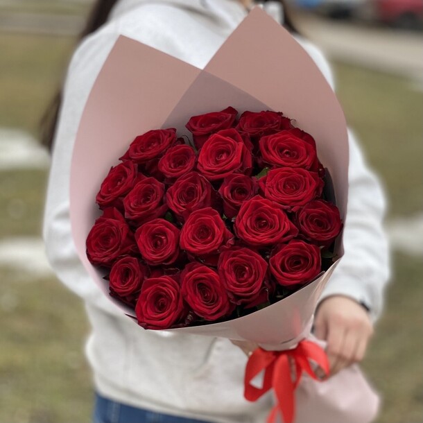 25 бордовых роз россия, артикул F77361 - 7139 рублей, доставка по городу. Flawery - доставка цветов