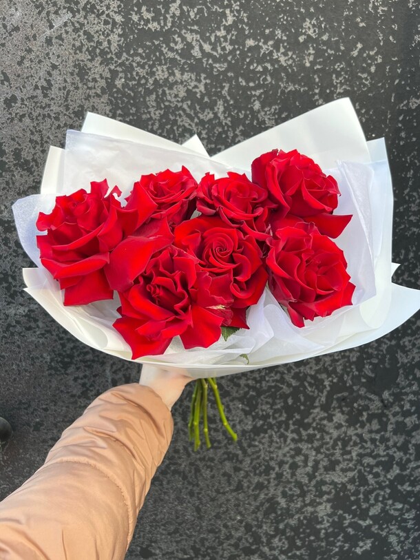 Французские розы красные, артикул F1354518 - 3364 рублей, доставка по городу. Flawery - доставка цветов