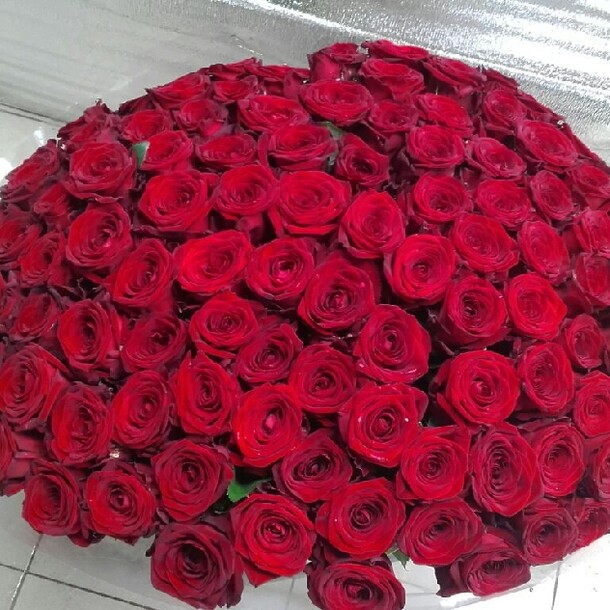 Роза 101, артикул F12128 - 32065 рублей, доставка по городу. Flawery - доставка цветов