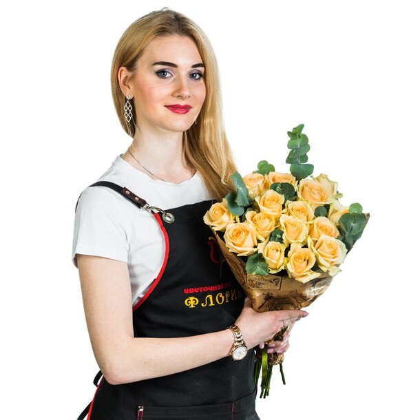 Букет из 15 кремовых роз, артикул F79176 - 6109 рублей, доставка по городу. Flawery - доставка цветов