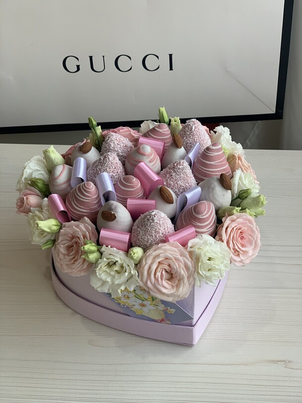 Зефир, артикул F1105807 - 6788 рублей, доставка по городу. Flawery - доставка цветов