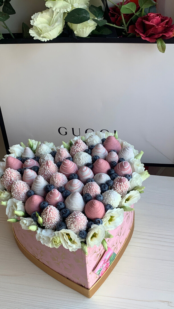 Maxi berry, артикул F1105876 - 8127 рублей, доставка по городу. Flawery - доставка цветов