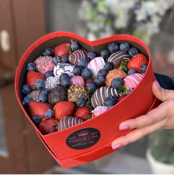 Сердечный привет, артикул F1116183 - 7213 рублей, доставка по городу. Flawery - доставка цветов