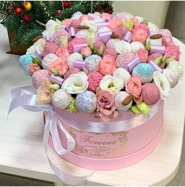 Цветы в коробке, артикул F1116193 - 14805 рублей, доставка по городу. Flawery - доставка цветов