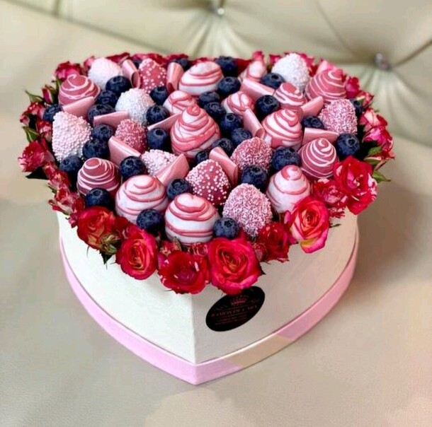 Бокс "сладкое сердце", артикул F1116396 - 12273 рублей, доставка по городу. Flawery - доставка цветов