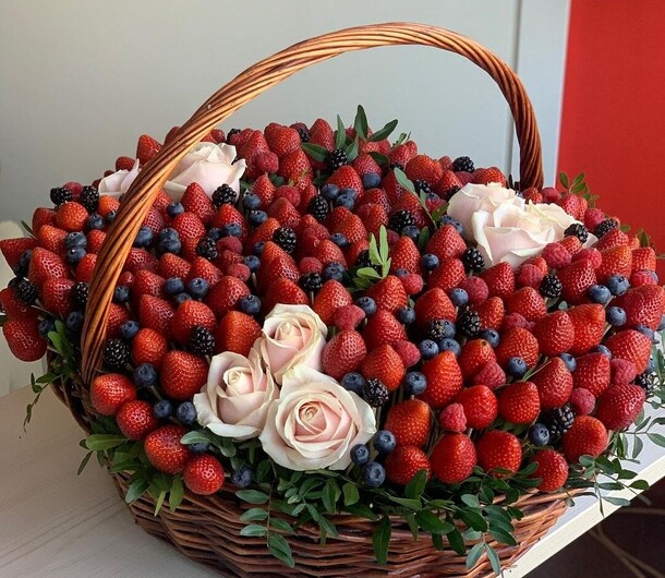 Корзина "наслаждение", артикул F1118653 - 75694 рублей, доставка по городу. Flawery - доставка цветов