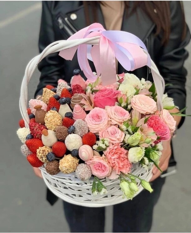 Корзина "нотка нежности", артикул F1121685 - 17702 рублей, доставка по городу. Flawery - доставка цветов