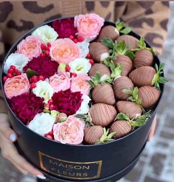 Коробка " шоко", артикул F1121687 - 6084 рублей, доставка по городу. Flawery - доставка цветов