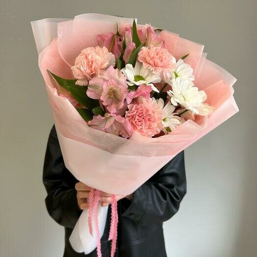 Букет розовая альстромерия, диантус и кустовая хризантема, артикул F1450746 - 3791 рублей, доставка по городу. Flawery - доставка цветов