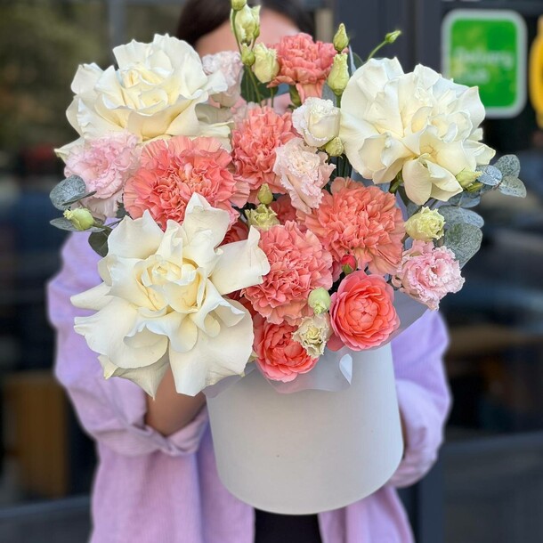 Композиция "летний дуэт" из роз, гвоздик и эустомы, артикул F1457522 - 9548 рублей, доставка по городу. Flawery - доставка цветов