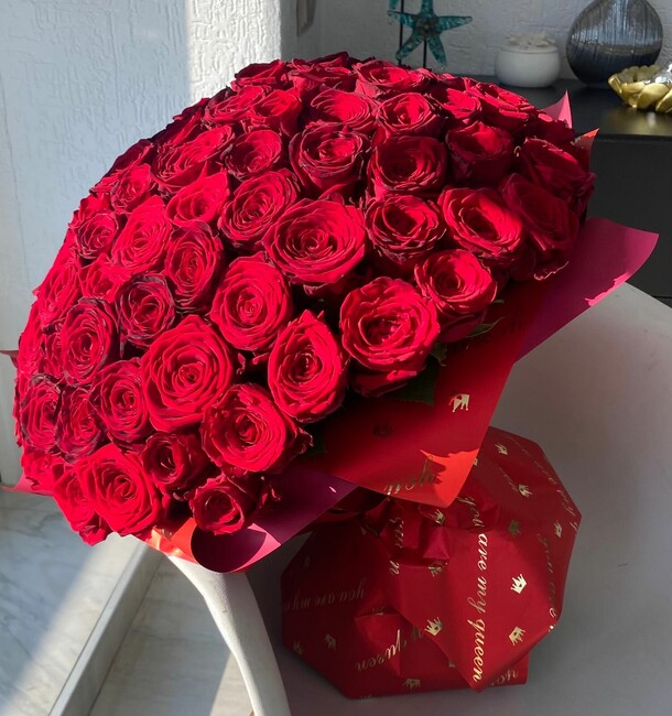 Букет  51  роза, артикул F1133913 - 7300 рублей, доставка по городу. Flawery - доставка цветов